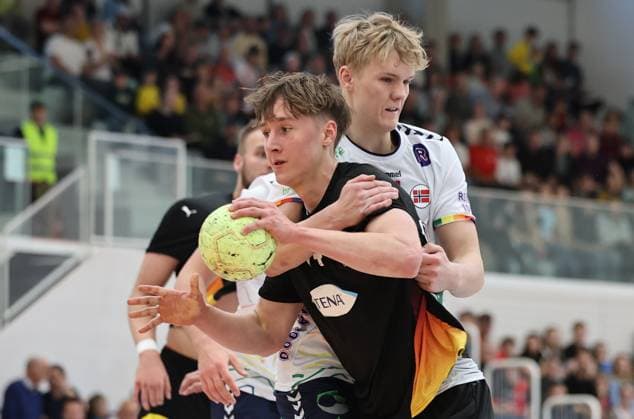 GER, Handball, U20 Deutschland vs U20 Norwegen, maennlich 16.05.2026, Erfurt, Riethsporthalle, GER, Handball, Testspiel im Rahmen der Vorbereitungen auf die U20 Europameisterschaft U20 Nationalmannschaft maennlich U20 Deutschland - U20 Norwegen im Bild Caspar Gauer (Deutschland) gegen Jesper Emblemsvag Ekren (Norwegen)