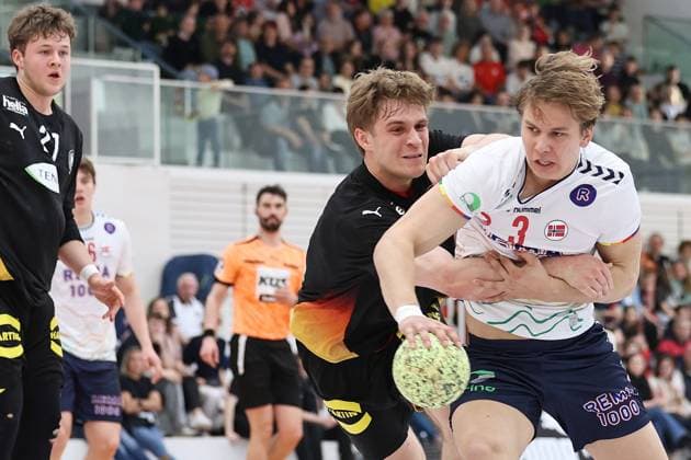 GER, Handball, U20 Deutschland vs U20 Norwegen, maennlich 16.05.2026, Erfurt, Riethsporthalle, GER, Handball, Testspiel im Rahmen der Vorbereitungen auf die U20 Europameisterschaft U20 Nationalmannschaft maennlich U20 Deutschland - U20 Norwegen im Bild Leonard Zink (Deutschland) gegen Christopher Robin Gyve (Norwegen)