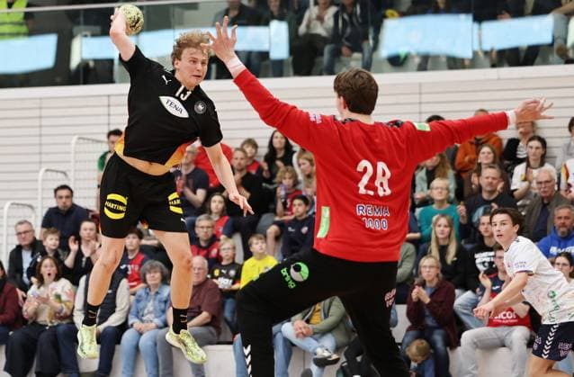 GER, Handball, U20 Deutschland vs U20 Norwegen, maennlich 16.05.2026, Erfurt, Riethsporthalle, GER, Handball, Testspiel im Rahmen der Vorbereitungen auf die U20 Europameisterschaft U20 Nationalmannschaft maennlich U20 Deutschland - U20 Norwegen im Bild William Reichardt (Deutschland) gegen Torhueter Vetle Revheim Gleditsch (Norwegen)