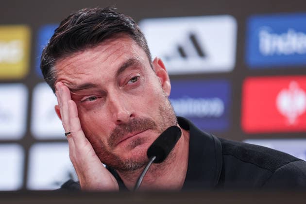 Fußball 1. Bundesliga - Eintracht Frankfurt - VfB Stuttgart am 16.05.2026 im Deutsche Bank Park in Frankfurt Trainer Albert Riera (Frankfurt) unzufrieden, enttäuscht, enttaeuscht, niedergeschlagen auf der Pressekonferenz *** Soccer 1 Bundesliga Eintracht Frankfurt VfB Stuttgart on 16 05 2026 at Deutsche Bank Park in Frankfurt Coach Albert Riera Frankfurt dissatisfied, disappointed, disappointed, dejected at the press conference MH