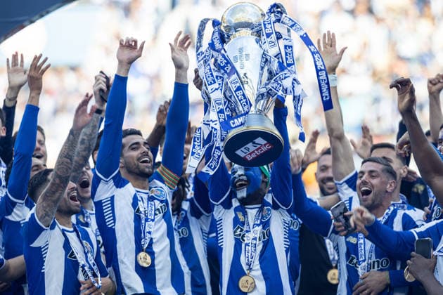 May 16, 2026, Porto, Porto, Portugal: FC Porto s team celebrating with the championship trophy after the Liga Portugal Betclic 25 26 match between FC Porto and Santa Clara at Estadio do Dragao on May 16 2026, in Porto, Portugal. Soccer 2026: Porto X Santa Clara  - ZUMAa269 20260516_zsp_a269_137 Copyright: xSandroxAlemaox