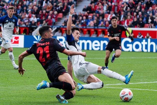 Leverkusen, Deutschland 16. Mai 2026: 1. BL - 2025 2026 - Sp. 34 - Bayer 04 Leverkusen gegen Hamburger SV Im Bild: v. li. im Zweikampf Lucas Vazquez (LEV) und Nicolas Capaldo (HSV) DFL DFB regulations prohibit any use of photographs as image sequences and or quasi-video BayArena Nordrhein Westfalen Copyright: xFotostandx xKruczynskix