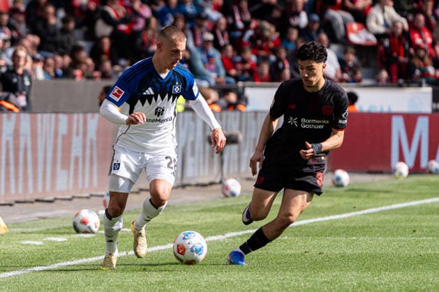 Leverkusen, Deutschland 16. Mai 2026: 1. BL - 2025 2026 - Sp. 34 - Bayer 04 Leverkusen gegen Hamburger SV Im Bild: v. li. im Zweikampf Miro Muheim (HSV) und Ibrahim Maza (LEV) DFL DFB regulations prohibit any use of photographs as image sequences and or quasi-video BayArena Nordrhein Westfalen Copyright: xFotostandx xKruczynskix