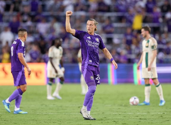 May 16, 2026, U.S.: Orlando City SC defender GRIFFIN DORSEY (24) acknowledges fans after a goal in the first half against Atlanta United. The Orlando City Soccer Club hosted Atlanta United at Inter&Co Stadium in Orlando, FL. MLS, Fussball Herren, USA 2026: Atlanta United FC Vs Orlando City Soccer Club  - ZUMAm299 20260516_znp_m299_003 Copyright: xTaylorxMcFeex