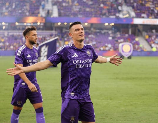 May 16, 2026, U.S.: Orlando City SC defender ADRIoÂN MARoÂN (3) acknowledges the fans ahead of the match against Atlanta United. The Orlando City Soccer Club hosted Atlanta United at Inter&Co Stadium in Orlando, FL. MLS, Fussball Herren, USA 2026: Atlanta United FC Vs Orlando City Soccer Club  - ZUMAm299 20260516_znp_m299_013 Copyright: xTaylorxMcFeex