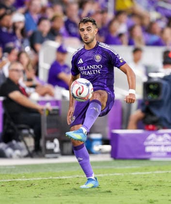 May 16, 2026, U.S.: Orlando City SC midfielder MARToÃ‚ÂN OJEDA (10) passes the ball against Atlanta United. The Orlando City Soccer Club hosted Atlanta United at Inter&Co Stadium in Orlando, FL. U.S. - ZUMAm299 20260516_znp_m299_016 Copyright: xTaylorxMcFeex