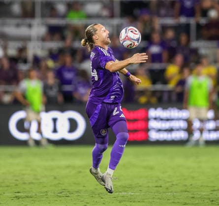 May 16, 2026, U.S.: Orlando City SC defender GRIFFIN DORSEY (24) receives a pass against Atlanta United. The Orlando City Soccer Club hosted Atlanta United at Inter&Co Stadium in Orlando, FL. MLS, Fussball Herren, USA 2026: Atlanta United FC 1:1 Orlando City Soccer Club  - ZUMAm299 20260516_znp_m299_021 Copyright: xTaylorxMcFeex