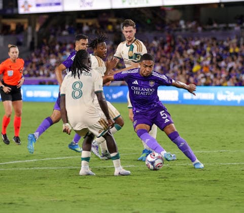 May 16, 2026, U.S.: Orlando City SC midfielder LUIS OToÂVIO (5) handles the ball through defenders during a match against Atlanta United. The Orlando City Soccer Club hosted Atlanta United at Inter&Co Stadium in Orlando, FL. MLS, Fussball Herren, USA 2026: Atlanta United FC 1:1 Orlando City Soccer Club  - ZUMAm299 20260516_znp_m299_033 Copyright: xTaylorxMcFeex