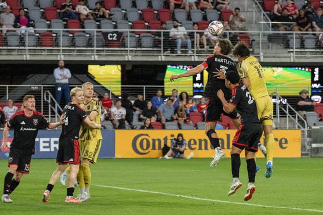 May 16, 2026, Washington, District Of Columbia, United States: D.C. United defender Lucas Bartlett battles for a header against St. Louis City SC forward Simon Becher during an MLS, Fussball Herren, USA match at Audi Field. DC United Vs St. Louis CITY SC  - ZUMAk206 20260516_znp_k206_008 Copyright: xMattxKaminskyx