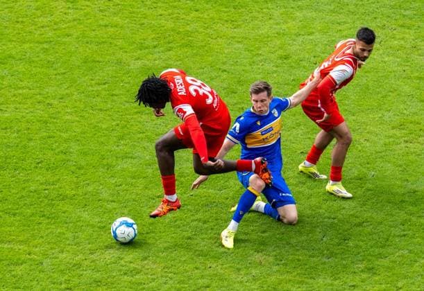 FUSSBALL REGIONALLIGA NORDOST 34. SPIELTAG FC CARL ZEISS JENA - FC ROT WEISS ERFURT ** NUR FÜR REDAKTIONELLE ZWECKE ** EDITORIAL USE ONLY **<p>16 05 2026-Jena: Fussball Regionalliga Nordost 34. Spieltag Saison 2025-2026 Ernst-Abbe-Sportfeld FC Carl Zeiss Jena - FC Rot Weiss Erfurt im Foto: Ayooluwa Adesida 38 (FC Rot‘Weiß Erfurt), Sejdo Durakov 54 (FC Rot‘Weiß Erfurt) ( Deutschland Thueringen Jena Copyright: SaschaxFromm