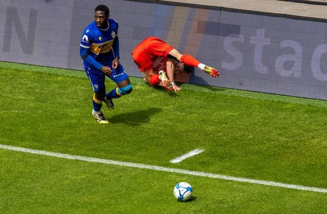 FUSSBALL REGIONALLIGA NORDOST 34. SPIELTAG FC CARL ZEISS JENA - FC ROT WEISS ERFURT ** NUR FÜR REDAKTIONELLE ZWECKE ** EDITORIAL USE ONLY **<p>16 05 2026-Jena: Fussball Regionalliga Nordost 34. Spieltag Saison 2025-2026 Ernst-Abbe-Sportfeld FC Carl Zeiss Jena - FC Rot Weiss Erfurt im Foto: Laurenz Dehl 29 (FC Rot‘Weiß Erfurt) kracht in die Bande ( Deutschland Thueringen Jena Copyright: SaschaxFromm