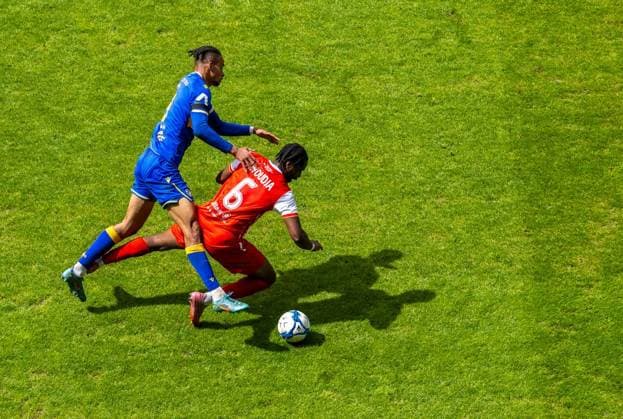 FUSSBALL REGIONALLIGA NORDOST 34. SPIELTAG FC CARL ZEISS JENA - FC ROT WEISS ERFURT ** NUR FÜR REDAKTIONELLE ZWECKE ** EDITORIAL USE ONLY **<p>16 05 2026-Jena: Fussball Regionalliga Nordost 34. Spieltag Saison 2025-2026 Ernst-Abbe-Sportfeld FC Carl Zeiss Jena - FC Rot Weiss Erfurt im Foto: Emeka Oduah 9 (FC Carl Zeiss Jena) im Zweikampf mit Maxime Aglago Awoudja 6 (FC Rot-Weiß Erfurt) ( Deutschland Thueringen Jena Copyright: SaschaxFromm