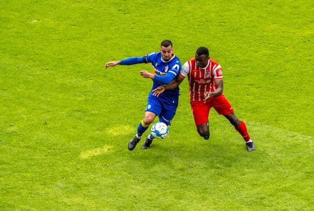 FUSSBALL REGIONALLIGA NORDOST 34. SPIELTAG FC CARL ZEISS JENA - FC ROT WEISS ERFURT ** NUR FÜR REDAKTIONELLE ZWECKE ** EDITORIAL USE ONLY **<p>16 05 2026-Jena: Fussball Regionalliga Nordost 34. Spieltag Saison 2025-2026 Ernst-Abbe-Sportfeld FC Carl Zeiss Jena - FC Rot Weiss Erfurt im Foto: Obed Chidindu Ugondu 13 (FC Rot-Weiß Erfurt) im Zweikampf mit Justin Schau 25 (FC Carl Zeiss Jena) ( Deutschland Thueringen Jena Copyright: SaschaxFromm