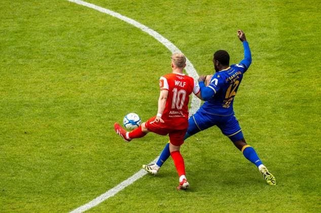 FUSSBALL REGIONALLIGA NORDOST 34. SPIELTAG FC CARL ZEISS JENA - FC ROT WEISS ERFURT ** NUR FÜR REDAKTIONELLE ZWECKE ** EDITORIAL USE ONLY **<p>16 05 2026-Jena: Fussball Regionalliga Nordost 34. Spieltag Saison 2025-2026 Ernst-Abbe-Sportfeld FC Carl Zeiss Jena - FC Rot Weiss Erfurt im Foto: Marco Wolf 10 (FC Rot-Weiß Erfurt) im Zweikampf mit Malik Talabidi 12 (FC Carl Zeiss Jena) ( Deutschland Thueringen Jena Copyright: SaschaxFromm