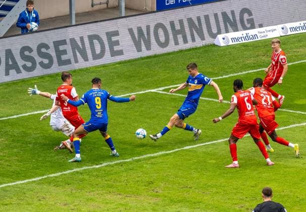 FUSSBALL REGIONALLIGA NORDOST 34. SPIELTAG FC CARL ZEISS JENA - FC ROT WEISS ERFURT ** NUR FÜR REDAKTIONELLE ZWECKE ** EDITORIAL USE ONLY **<p>16 05 2026-Jena: Fussball Regionalliga Nordost 34. Spieltag Saison 2025-2026 Ernst-Abbe-Sportfeld FC Carl Zeiss Jena - FC Rot Weiss Erfurt im Foto: Moritz Fritz 23 (FC Carl Zeiss Jena) erzielt in dieser Szene den Treffer zum 2:0 für Jena ( Deutschland Thueringen Jena Copyright: SaschaxFromm