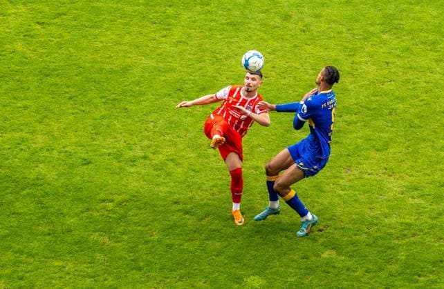 FUSSBALL REGIONALLIGA NORDOST 34. SPIELTAG FC CARL ZEISS JENA - FC ROT WEISS ERFURT ** NUR FÜR REDAKTIONELLE ZWECKE ** EDITORIAL USE ONLY **<p>16 05 2026-Jena: Fussball Regionalliga Nordost 34. Spieltag Saison 2025-2026 Ernst-Abbe-Sportfeld FC Carl Zeiss Jena - FC Rot Weiss Erfurt im Foto: Stanislav Fehler 11 (FC Rot‘Weiß Erfurt) im Zweikampf mit Emeka Oduah 9 (FC Carl Zeiss Jena) ( Deutschland Thueringen Jena Copyright: SaschaxFromm