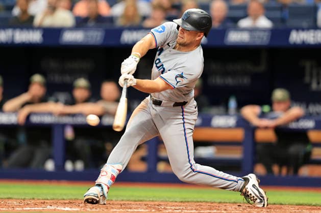 May 16, 2026, St. Petersburg, Florida, USA: Miami Marlins center fielder Jakob Marsee (87) singles to left field during an MLB, Baseball Herren, USA game against the Tampa Bay Rays on May 16, 2026 at Tropicana Field. The Marlins beat the Rays 10-5 in 10 innings. MLB 2026: Rays 5:10 Marlins  - ZUMAh180 20260516_zsp_h180_088 Copyright: xKimxHukarix