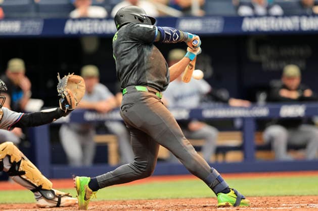 May 16, 2026, St. Petersburg, Florida, USA: Tampa Bay Rays second baseman Richie Palacios (1) singles to Miami Marlins left fielder Kyle Stowers (28) during an MLB, Baseball Herren, USA game on May 16, 2026 at Tropicana Field. The Marlins beat the Rays 10-5 in 10 innings. MLB 2026: Rays 5:10 Marlins  - ZUMAh180 20260516_zsp_h180_093 Copyright: xKimxHukarix