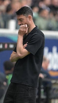 Eintracht Frankfurt Trainer Albert Riera. fotografiert beim Fußball Bundesliga Spiel Eintracht Frankfurt gegen den VFB. Stuttgart am 16.5.2026 in Frankfurt. (DFL DFB REGULATIONS PROHIBIT ANY USE OF PHOTOGRAPHS as IMAGE SEQUENCES and or QUASI-VIDEO)