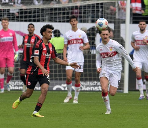 Angelo Stiller (re) gegen Nene. Brown fotografiert beim Fußball Bundesliga Spiel Eintracht Frankfurt gegen den VFB. Stuttgart am 16.5.2026 in Frankfurt. (DFL DFB REGULATIONS PROHIBIT ANY USE OF PHOTOGRAPHS as IMAGE SEQUENCES and or QUASI-VIDEO)
