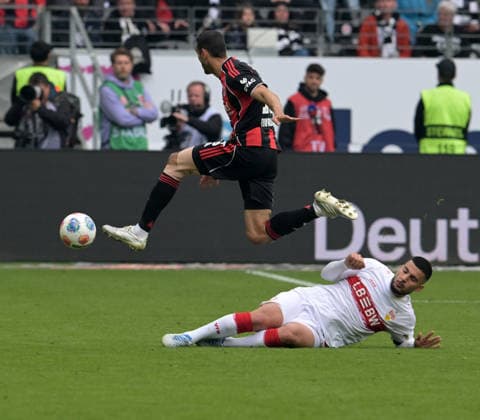 VFB Stuttgarts. Deniz Undav (re) gegen Ellyes Skhiri fotografiert beim Fußball Bundesliga Spiel Eintracht Frankfurt gegen den VFB. Stuttgart am 16.5.2026 in Frankfurt. (DFL DFB REGULATIONS PROHIBIT ANY USE OF PHOTOGRAPHS as IMAGE SEQUENCES and or QUASI-VIDEO)