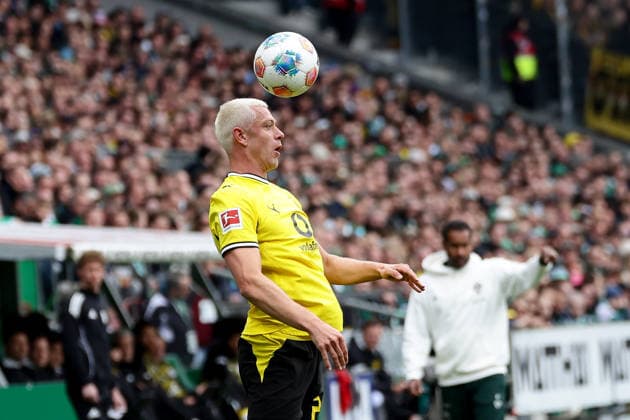 Bremen, Germany, 16.05.26, Julian Ryerson (Borussia Dortmund) am Ball während des Spiels der 1. Bundesliga zwischen Werder Bremen - Borussia Dortmund im Weserstadion in Bremen. (Photo by Joachim Bywaletz) DFB DFL REGULATIONS PROHIBIT ANY USE OF PHOTOGRAPHS AS IMAGE SEQUENCES AND OR QUASI-VIDEO. Copyright: JoachimxBywaletz xJB-Sportfoto