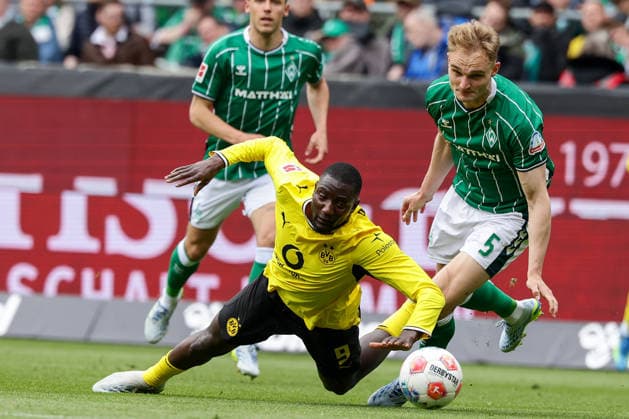 Bremen, Germany, 16.05.26, Serhou Guirassy (Borussia Dortmund) und Amos Pieper (Werder Bremen) im Zweikampf während des Spiels der 1. Bundesliga zwischen Werder Bremen - Borussia Dortmund im Weserstadion in Bremen. (Photo by Joachim Bywaletz) DFB DFL REGULATIONS PROHIBIT ANY USE OF PHOTOGRAPHS AS IMAGE SEQUENCES AND OR QUASI-VIDEO. Copyright: JoachimxBywaletz xJB-Sportfoto