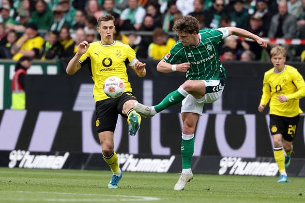 Bremen, Germany, 16.05.26, Nico Schlotterbeck (Borussia Dortmund) und Jens Stage (Werder Bremen) im Zweikampf während des Spiels der 1. Bundesliga zwischen Werder Bremen - Borussia Dortmund im Weserstadion in Bremen. (Photo by Joachim Bywaletz) DFB DFL REGULATIONS PROHIBIT ANY USE OF PHOTOGRAPHS AS IMAGE SEQUENCES AND OR QUASI-VIDEO. Copyright: JoachimxBywaletz xJB-Sportfoto
