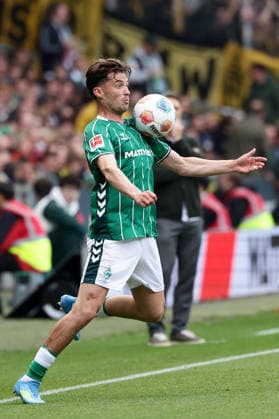 Bremen, Germany, 16.05.26, Oliver Deman (Werder Bremen) am Ball während des Spiels der 1. Bundesliga zwischen Werder Bremen - Borussia Dortmund im Weserstadion in Bremen. (Photo by Joachim Bywaletz) DFB DFL REGULATIONS PROHIBIT ANY USE OF PHOTOGRAPHS AS IMAGE SEQUENCES AND OR QUASI-VIDEO. Copyright: JoachimxBywaletz xJB-Sportfoto