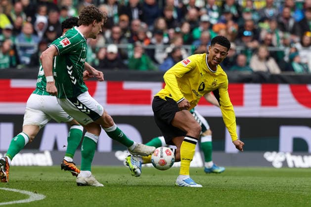 Bremen, Germany, 16.05.26, Jens Stage (Werder Bremen) und Jobe Bellingham (Borussia Dortmund) im Zweikampf während des Spiels der 1. Bundesliga zwischen Werder Bremen - Borussia Dortmund im Weserstadion in Bremen. (Photo by Joachim Bywaletz) DFB DFL REGULATIONS PROHIBIT ANY USE OF PHOTOGRAPHS AS IMAGE SEQUENCES AND OR QUASI-VIDEO. Copyright: JoachimxBywaletz xJB-Sportfoto
