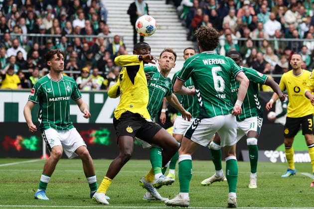 Bremen, Germany, 16.05.26, Oliver Deman (Werder Bremen), Serhou Guirassy (Borussia Dortmund), Senne Lynen (Werder Bremen) und Jens Stage (Werder Bremen) im Zweikampf während des Spiels der 1. Bundesliga zwischen Werder Bremen - Borussia Dortmund im Weserstadion in Bremen. (Photo by Joachim Bywaletz) DFB DFL REGULATIONS PROHIBIT ANY USE OF PHOTOGRAPHS AS IMAGE SEQUENCES AND OR QUASI-VIDEO. Copyright: JoachimxBywaletz xJB-Sportfoto