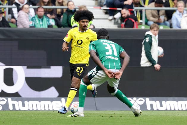 Bremen, Germany, 16.05.26, Karim Adeyemi (Borussia Dortmund) und Karim Coulibaly (Werder Bremen) im Zweikampf während des Spiels der 1. Bundesliga zwischen Werder Bremen - Borussia Dortmund im Weserstadion in Bremen. (Photo by Joachim Bywaletz) DFB DFL REGULATIONS PROHIBIT ANY USE OF PHOTOGRAPHS AS IMAGE SEQUENCES AND OR QUASI-VIDEO. Copyright: JoachimxBywaletz xJB-Sportfoto