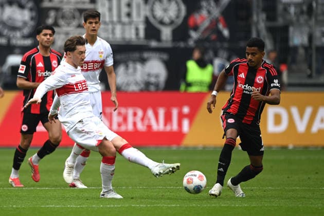 Angelo STILLER (S) gegen Ansgar KNAUFF (F) Aktion, Zweikampf, Fussball 1. Bundesliga Saison 2025 2026, 34.Spieltag, Spieltag34, matchday34, Eintracht Frankfurt (F) - VfB Stuttgart (S) 2-2 am 16.05.2026 Deutsche Bank Park Frankfurt. DFL regulations prohibit any use of photographs as image sequences and or quasi-video Â