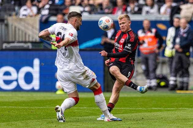 16.05.2026, xovx, Fußball Fußball Bundesliga, Eintracht Frankfurt - VfB Stuttgart v.l. Jeff Chabot (VfB Stuttgart), Jonathan Burkardt (Eintracht Frankfurt) (DFL DFB REGULATIONS PROHIBIT ANY USE OF PHOTOGRAPHS as IMAGE SEQUENCES and or QUASI-VIDEO) emspor Frankfurt
