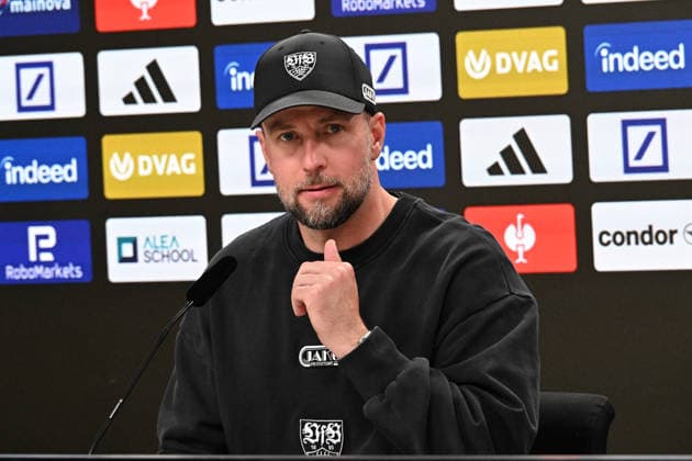 16.05.2026, xsltx, Fussball 1.Bundesliga, Eintracht Frankfurt - VfB Stuttgart v.l. Trainer Sebastian Hoeness Hoeneß (VfB Stuttgart) auf der Pressekonferenz (DFL DFB REGULATIONS PROHIBIT ANY USE OF PHOTOGRAPHS as IMAGE SEQUENCES and or QUASI-VIDEO) Frankfurt am Main