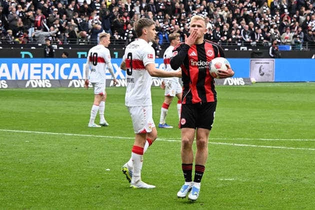 16.05.2026, xsltx, Fussball 1.Bundesliga, Eintracht Frankfurt - VfB Stuttgart v.l. Torjubel nach dem Tor zum celebrating the goal celebrate 1:2 durch Jonathan Jonny Burkardt (Eintracht Frankfurt) (DFL DFB REGULATIONS PROHIBIT ANY USE OF PHOTOGRAPHS as IMAGE SEQUENCES and or QUASI-VIDEO) Frankfurt am Main