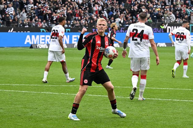 16.05.2026, xsltx, Fussball 1.Bundesliga, Eintracht Frankfurt - VfB Stuttgart v.l. Torjubel nach dem Tor zum celebrating the goal celebrate 1:2 durch Jonathan Jonny Burkardt (Eintracht Frankfurt) (DFL DFB REGULATIONS PROHIBIT ANY USE OF PHOTOGRAPHS as IMAGE SEQUENCES and or QUASI-VIDEO) Frankfurt am Main