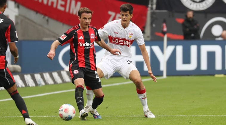 Frankfurt , Fußball Bundesliga Fußball Eintracht Frankfurt vs. VfB Stuttgart , von links: Mario Götze ( Fra ) Chema Andres ( VfB )