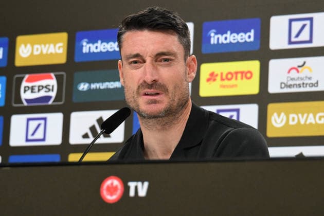 16.05.2026, xsltx, Fussball 1.Bundesliga, Eintracht Frankfurt - VfB Stuttgart v.l. Trainer Albert Riera (Eintracht Frankfurt) auf der Pressekonferenz (DFL DFB REGULATIONS PROHIBIT ANY USE OF PHOTOGRAPHS as IMAGE SEQUENCES and or QUASI-VIDEO) Frankfurt am Main