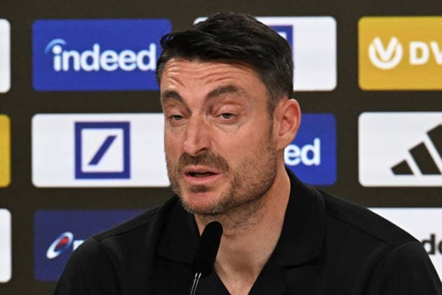 16.05.2026, xsltx, Fussball 1.Bundesliga, Eintracht Frankfurt - VfB Stuttgart v.l. Trainer Albert Riera (Eintracht Frankfurt) auf der Pressekonferenz (DFL DFB REGULATIONS PROHIBIT ANY USE OF PHOTOGRAPHS as IMAGE SEQUENCES and or QUASI-VIDEO) Frankfurt am Main