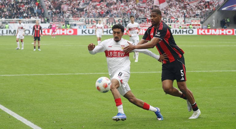 Frankfurt , Fußball Bundesliga Fußball Eintracht Frankfurt vs. VfB Stuttgart , von links: Tiago Tomas ( Fra ) Aurele Amenda ( Fra )