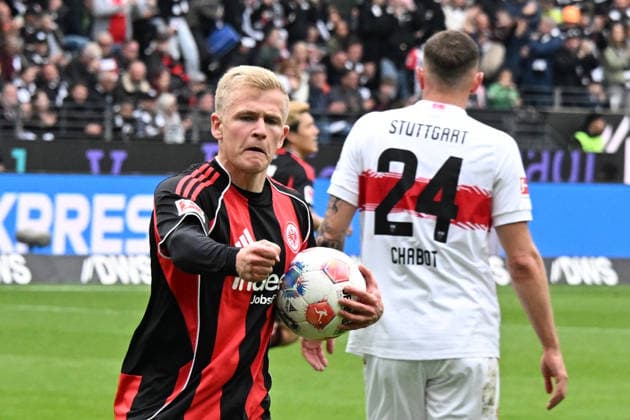 16.05.2026, xsltx, Fussball 1.Bundesliga, Eintracht Frankfurt - VfB Stuttgart v.l. Torjubel nach dem Tor zum celebrating the goal celebrate 1:2 durch Jonathan Jonny Burkardt (Eintracht Frankfurt) (DFL DFB REGULATIONS PROHIBIT ANY USE OF PHOTOGRAPHS as IMAGE SEQUENCES and or QUASI-VIDEO) Frankfurt am Main