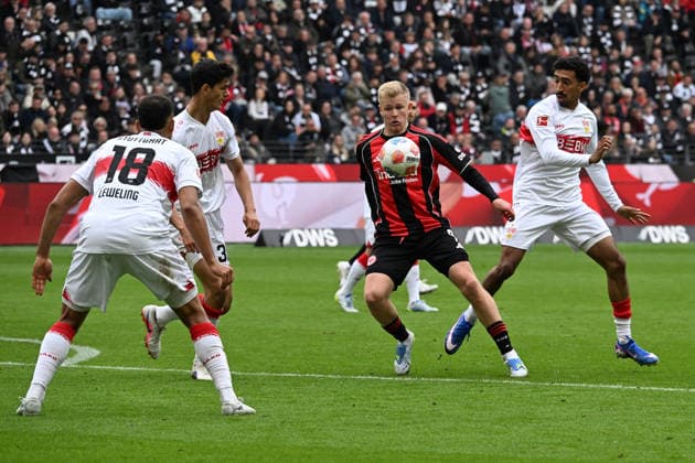 16.05.2026, xsltx, Fussball 1.Bundesliga, Eintracht Frankfurt - VfB Stuttgart v.l. Jamie Leweling (VfB Stuttgart) Jose Maria Andres Baixauli (VfB Stuttgart) Chema Jonathan Jonny Burkardt (Eintracht Frankfurt) Zweikampf, Aktion, action, battle for the ball (DFL DFB REGULATIONS PROHIBIT ANY USE OF PHOTOGRAPHS as IMAGE SEQUENCES and or QUASI-VIDEO) Frankfurt am Main