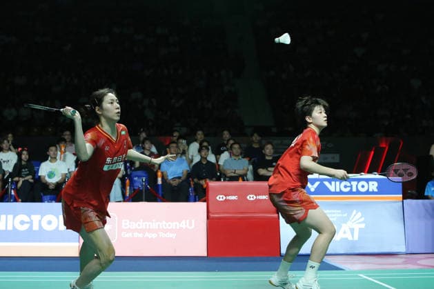 (260517) -- BANGKOK, May 17, 2026 -- Bao Lijing (L) Cao Zihan of China compete during the women s doubles final match between Bao Lijing Cao Zihan of China and Iwanaga Rin Nakanishi Kie of Japan at the Thailand Open 2026 badminton tournament in Bangkok, Thailand, May 17, 2026. ) (SP)THAILAND-BANGKOK-BADMINTON-THAILAND OPEN 2026-WOMEN S DOUBLES-FINAL RachenxSageamsak 