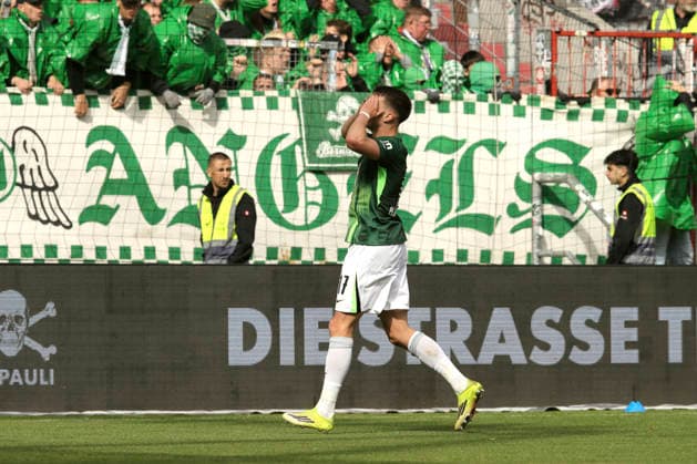 Foto : Enttäuschung bei Dzenan Pejcinovic (Wolfsburg) er verpasste hier gegen Hauke WAHL (Pauli) , die grosse Chance zur 1-2 Führung Fussball 1. Bundesliga , 34. Spieltag am Sa. 16.05.2026 FC St. Pauli - VfL Wolfsburg *** Photo Disappointment at Dzenan Pejcinovic Wolfsburg he missed here against Hauke WAHL Pauli , the big chance to take a 1 2 lead Soccer 1 Bundesliga , 34 Matchday on Sat 16 05 2026 FC St Pauli VfL Wolfsburg