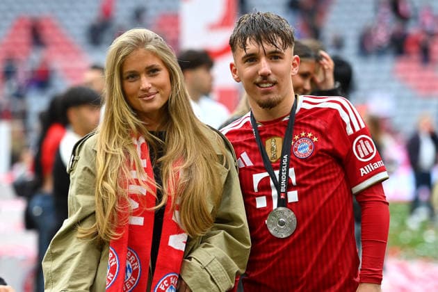 Lennart KARL (Bayern Muenchen) mit Freundin Zoe KAEPPELE. Fussball 1. Bundesliga Saison 2025 2026, 34.Spieltag, Spieltag34 FC Bayern Muenchen - 1.FC Koeln 5-1 am 16.05.2026 , A L L I A N Z A R E N A. *** Lennart KARL Bayern Muenchen with girlfriend Zoe KAEPPELE Soccer 1 Bundesliga Season 2025 2026, 34 Matchday, Matchday34 FC Bayern Muenchen 1 FC Koeln 5 1 on 16 05 2026 , A L L I A N Z A R E N A
