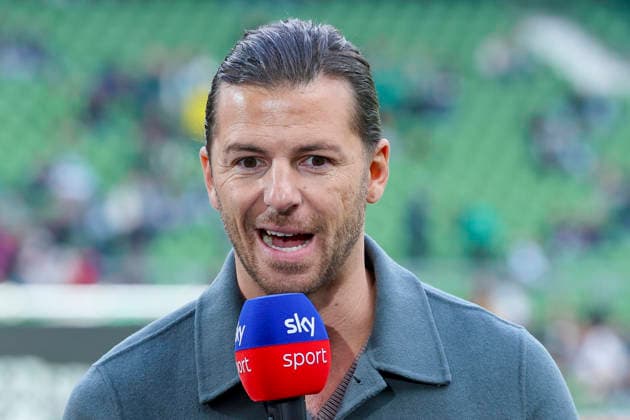 Moderator Riccardo Basile (Sky) schaut, Bundesliga, SV Werder Bremen v Borussia Dortmund, Weserstadion am 16. May 2026 in Bremen, Deutschland. (Foto von Marco Steinbrenner DeFodi Images) Moderator Riccardo Basile (Sky) looks on, Bundesliga, SV Werder Bremen v Borussia Dortmund, Weserstadion, May 16, 2026 in Bremen, Germany. (Photo by Marco Steinbrenner DeFodi Images) DFL regulations prohibit any use of photographs as image sequences and or quasi-video. - *** Presenter Riccardo Basile Sky looks on, Bundesliga, SV Werder Bremen v Borussia Dortmund, Weserstadion on May 16, 2026 in Bremen, Germany Photo by Marco Steinbrenner DeFodi Images Presenter Riccardo Basile Sky looks on, Bundesliga, SV Werder Bremen v Borussia Dortmund, Weserstadion, May 16, 2026 in Bremen, Germany Photo by Marco Steinbrenner DeFodi Images DFL regulations prohibit any use of photographs as image sequences and or quasi video