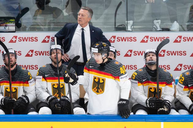 V.l.n.r. WAGNER Fabio, WISSMANN Kai, Trainer KREIS Harold, EHL Alexander, LOIBL Stefan, GER, Finnland - Deutschland, Eishockey WM, Zürich 15.05.2026 *** From left to right WAGNER Fabio, WISSMANN Kai, Coach KREIS Harold, EHL Alexander, LOIBL Stefan, GER, Finland Germany, Ice Hockey World Championships, Zurich 15 05 2026 