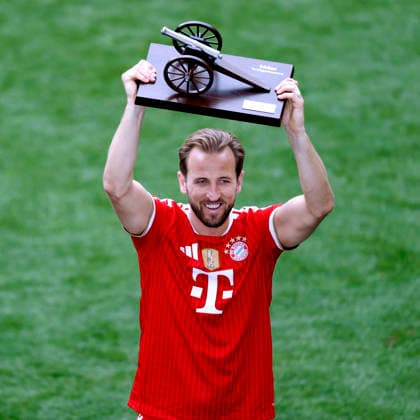 KANE Harry Team FC Bayern Muenchen Torschützenkönig mit der Kanone DFL Fussball Bundesliga Saison 2025 - 2026 Meisterfeier Deutscher Meister FC Bayern Muenchen Spiel FC Bayern Muenchen - 1.FC Koeln 5 : 1 am 16.05.2026 in Muenchen DFL REGULATIONS PROHIBIT ANY USE OF PHOTOGRAPHS as IMAGE SEQUENCES and or QUASI-VIDEO *** KANE Harry Team FC Bayern Muenchen top scorer with the cannon DFL Fußball Bundesliga Saison 2025 2026 Meisterfeier Deutscher Meister FC Bayern Muenchen Spiel FC Bayern Muenchen 1 FC Koeln 5 1 am 16 05 2026 in Muenchen DFL REGULATIONS PROHIBIT ANY USE OF PHOTOGRAPHS as IMAGE SEQUENCES and or QUASI VIDEO Copyright: xLacixPerenyix