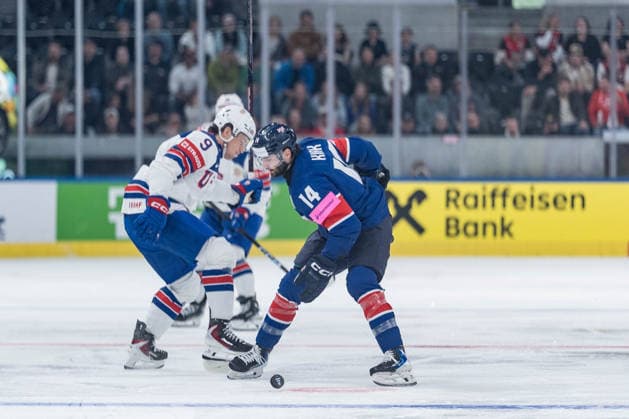 17 05 2026, Zurich, Swiss Life Arena, Ice hockey, Eishockey World Championships: Great Britain - USA, 9 Ryan Leonard (United States), 14 Liam Kirk (Great Britain) Zurich Swiss Life Arena Zurich Switzerland Copyright: xJustPictures.ch StefanxEmchx jp-de-StEm-DSC0009920260517